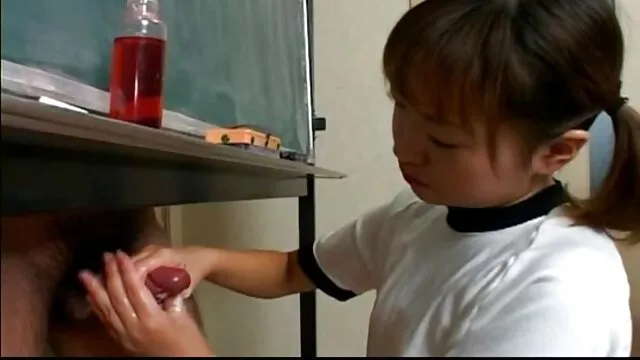 Four Asian ดู วีดีโอ โป้ ออนไลน์ dudes เพศสัมพันธ์ โสเภณีญี่ปุ่นในสระว่ายน้ำ