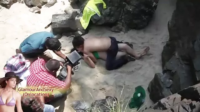 เจี๊ยบสีน้ำตาลตระการตากับร่างกายเซ็กซี่ fucks เพื่อนของเธอที่หน้าต่าง วีดีโอ โป๊ xx