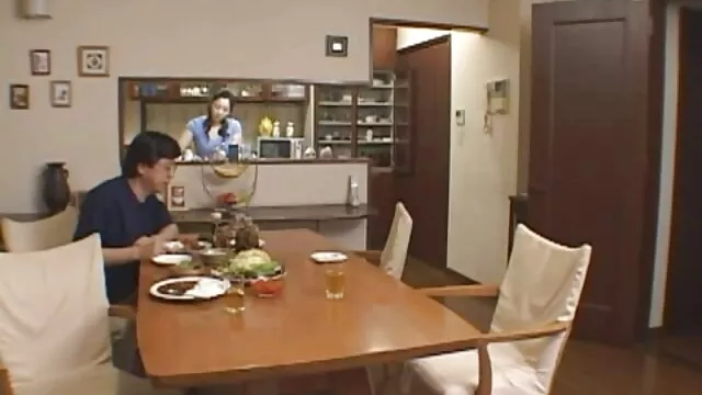 Zealous วีดีโอ โป๊ ง Crissy Cums ทำให้ทวารหนักของเธอถูกทุบบนโซฟา