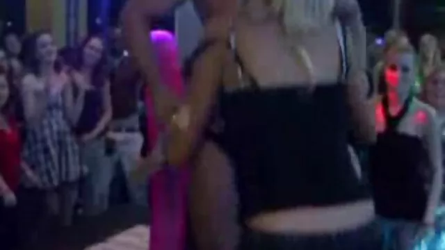 อิตาเลี่ยน นังบ้า Ariella วีดีโอ โป๊ xxx Ferrera มาอเมริกาเพื่อค้นหาที่ดีที่สุด fuck