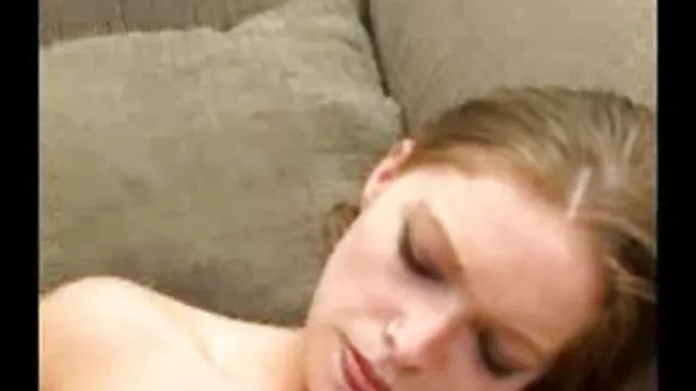 เมาเธอระหว่างทาน้ำมันหน้าอกธรรมชาติขนาดใหญ่บน POV วีดีโอ โป๊ porn tape