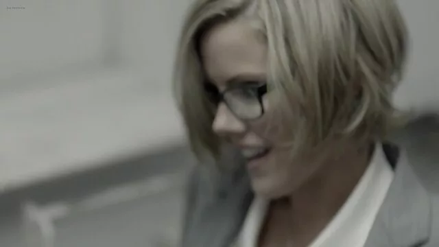 เจี๊ยบประตูถัดไปที่ดี Chloe วีดีโอ โป๊ Temple ให้ blowjob ที่ยอดเยี่ยมและได้รับหีของเธอตอก